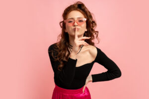 Krásne dievča vie, ako zbaliť chlapa.